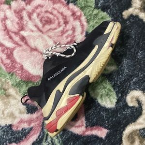 Mens triple s sneaker in black